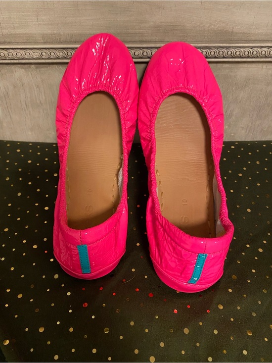 Tieks Shoes - EUC Tieks Pop Pink Patent Ballet Flats Size 10
